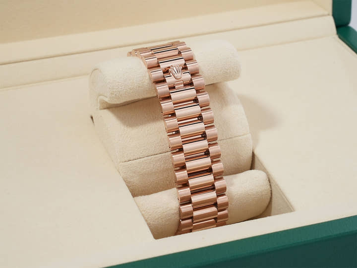 ロレックス デイデイト40 Ref.228235A エバーローズゴールド ダイヤモンド入りアイゼンキーゼル文字盤 美品 2zwok7qf