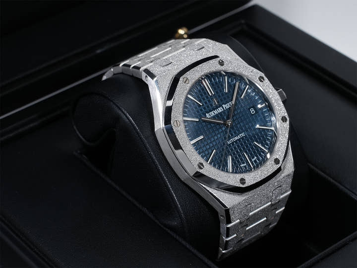 オーデマピゲ ロイヤルオーク フロステッド ゴールド Ref.15410BC.GG.1224BC.01 ホワイトゴールド ブルー文字盤 中古 3kw3dxke