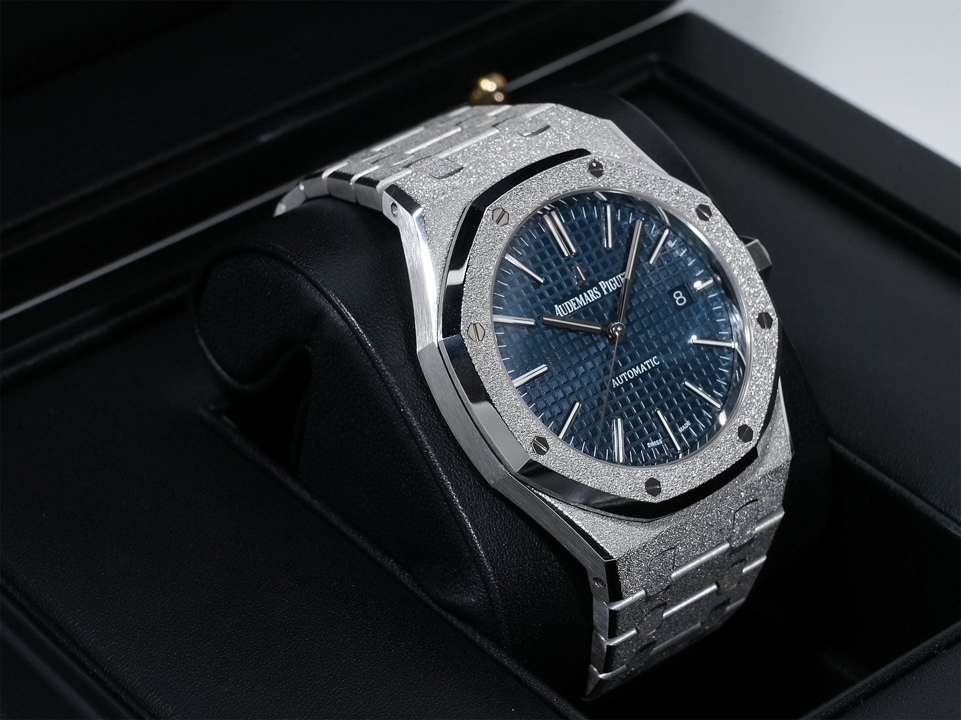 オーデマピゲ ロイヤルオーク フロステッド ゴールド Ref.15410BC.GG.1224BC.01 ホワイトゴールド ブルー文字盤 中古 3kw3dxke