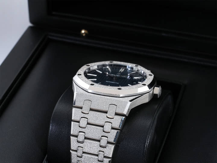 オーデマピゲ ロイヤルオーク フロステッド ゴールド Ref.15410BC.GG.1224BC.01 ホワイトゴールド ブルー文字盤 中古 3kw3dxke