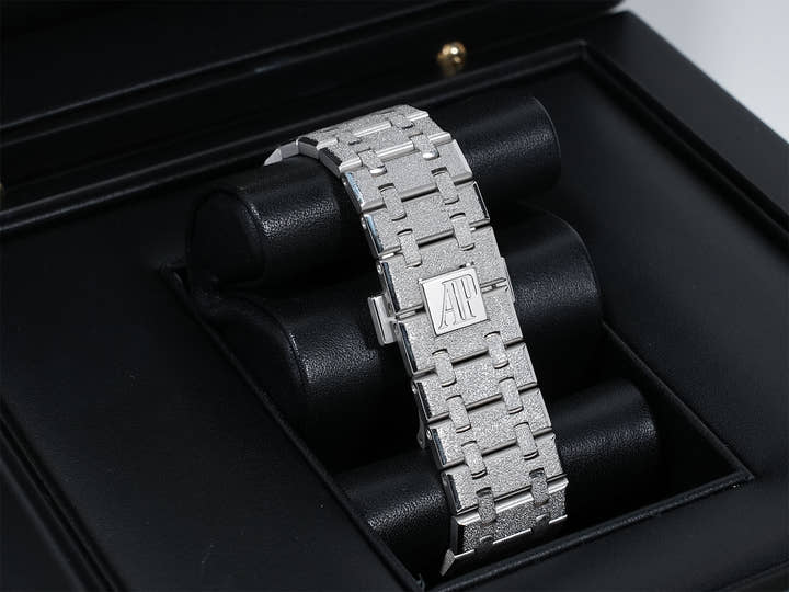 オーデマピゲ ロイヤルオーク フロステッド ゴールド Ref.15410BC.GG.1224BC.01 ホワイトゴールド ブルー文字盤 中古 3kw3dxke