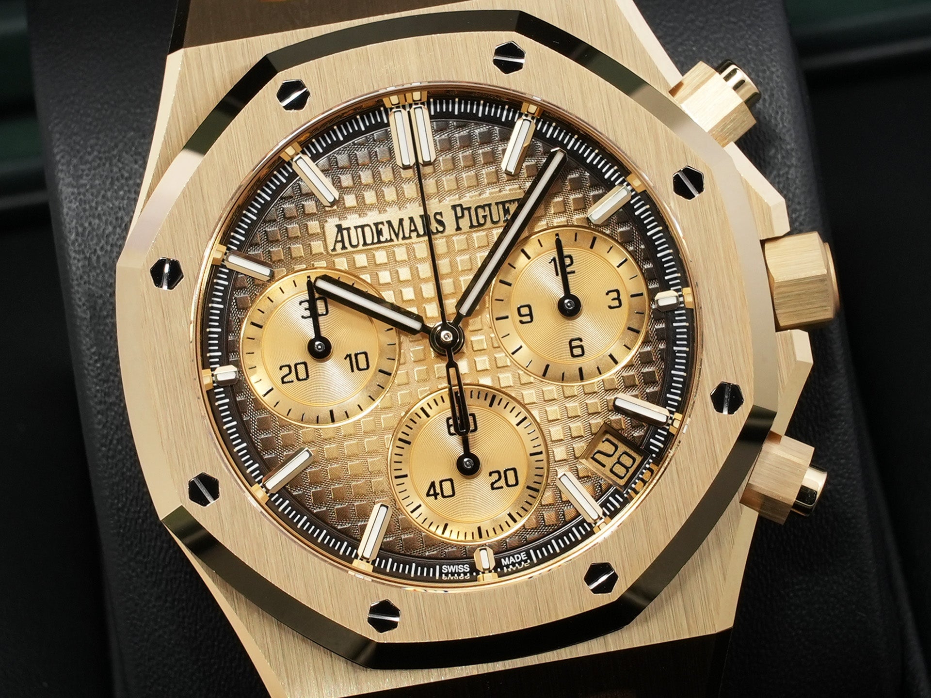 オーデマピゲ ロイヤルオーク クロノグラフ Ref.26240BA.OO.1320BA.02 イエローゴールド スモークイエローゴールド文字盤 未使用 jfddg5no
