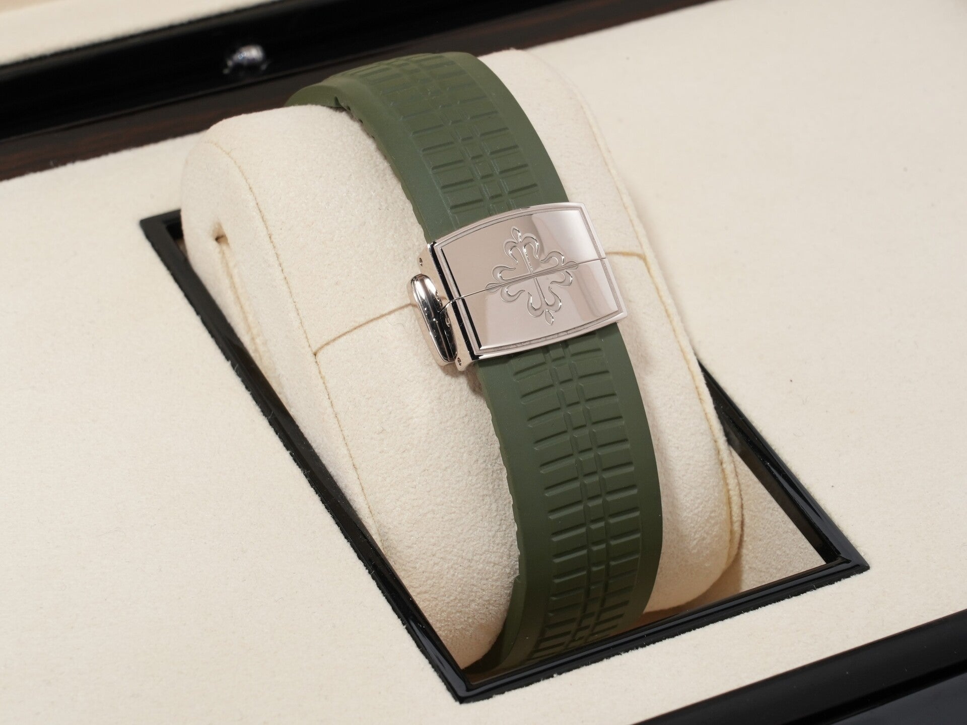 パテックフィリップ アクアノート Ref.5168G-010 ホワイトゴールド カーキグリーン文字盤 中古 u9ahtfyv