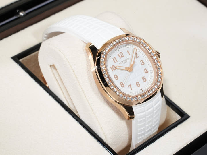 パテックフィリップ アクアノート ルーチェ トラベルタイム Ref.5269/200R-001 ローズゴールド ホワイト文字盤 未使用 2xn9gcix