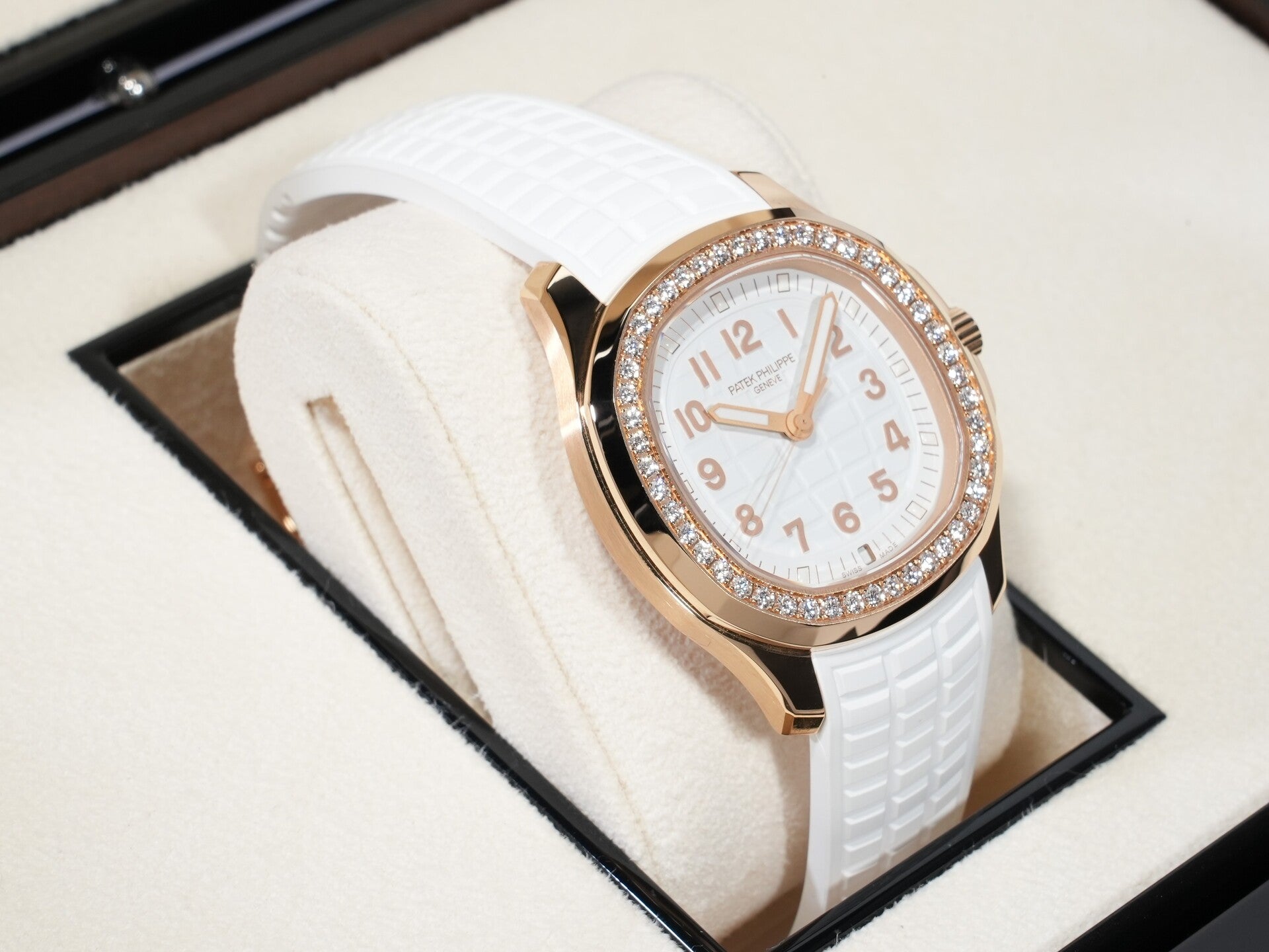 パテックフィリップ アクアノート ルーチェ トラベルタイム Ref.5269/200R-001 ローズゴールド ホワイト文字盤 未使用 2xn9gcix