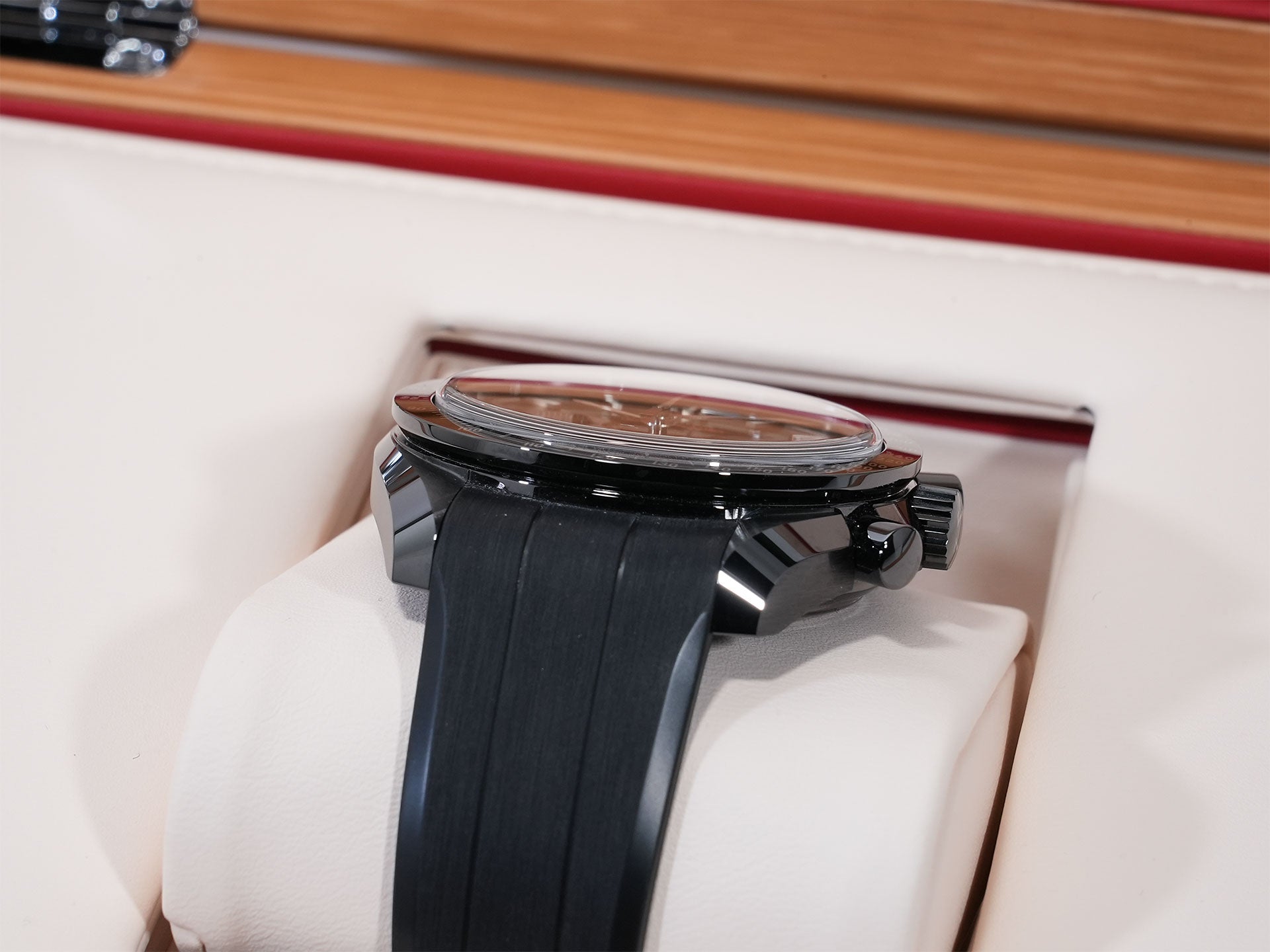 オメガ スピードマスター ダーク サイド オブ ザ ムーン クロノグラフ 44.25 MM Ref.310.92.44.51.01.004 ブラックセラミック ブラック文字盤 美品 xnjriuym