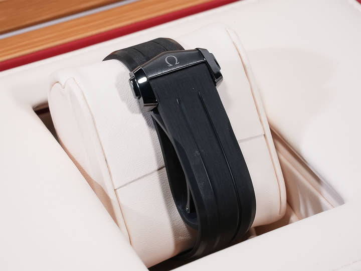 オメガ スピードマスター ダーク サイド オブ ザ ムーン クロノグラフ 44.25 MM Ref.310.92.44.51.01.004 ブラックセラミック ブラック文字盤 美品 xnjriuym