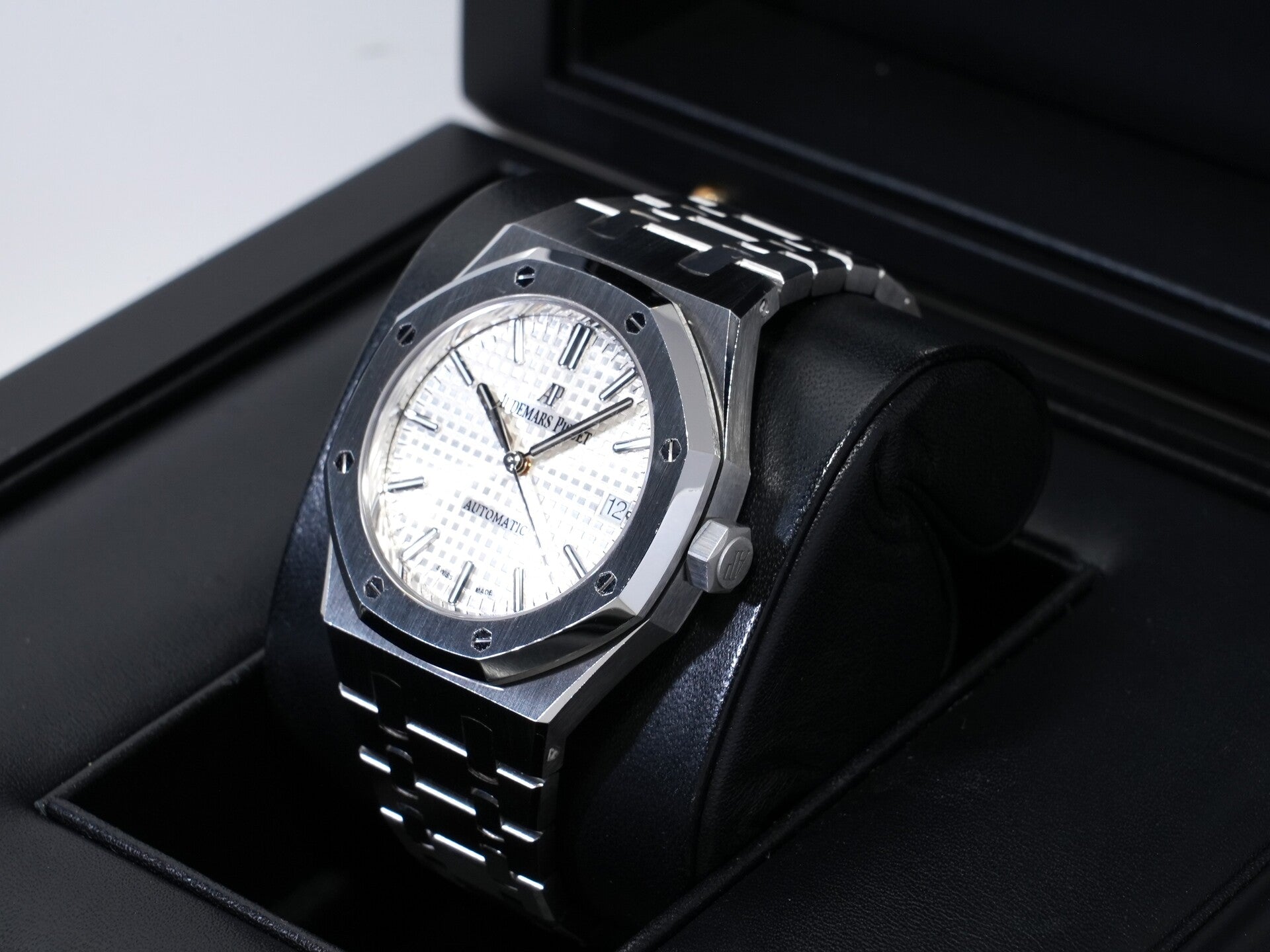 Audemars Piguet Royal Oak Ref.15450ST.OO.1256ST.01 Stainless Steel Silver Dial Pre-owned tam8fyzc