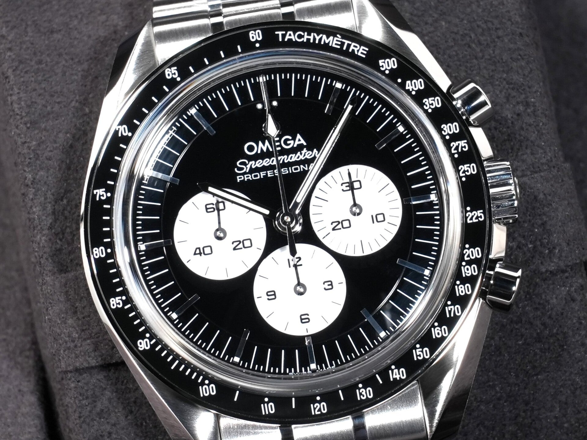 オメガ スピードマスター ムーンウォッチ プロフェッショナル Ref.310.30.42.50.01.004 ステンレススチール ブラックxホワイト文字盤 未使用 dsmpn584