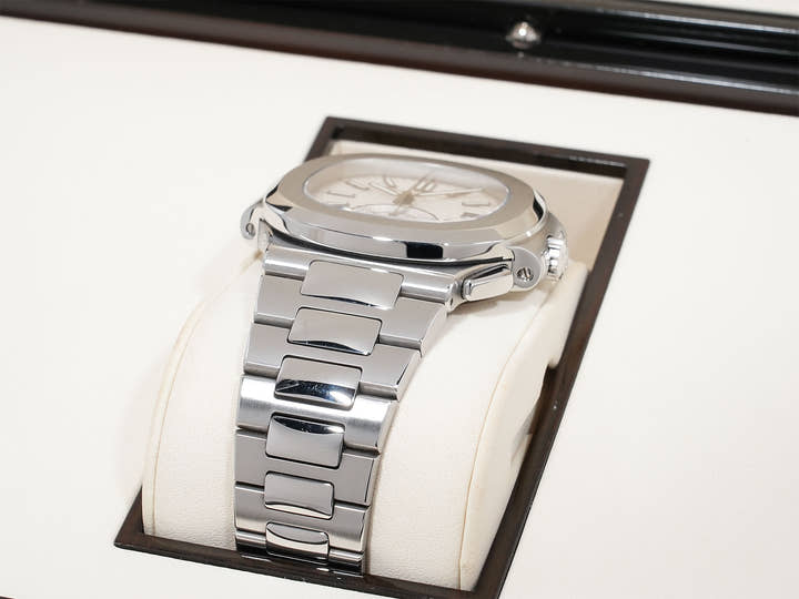 パテックフィリップ ノーチラス クロノグラフ Ref.5980/1A-019 ステンレススチール ホワイト文字盤 中古 a4y5qm3e