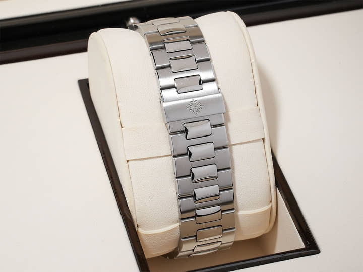 パテックフィリップ ノーチラス クロノグラフ Ref.5980/1A-019 ステンレススチール ホワイト文字盤 中古 a4y5qm3e