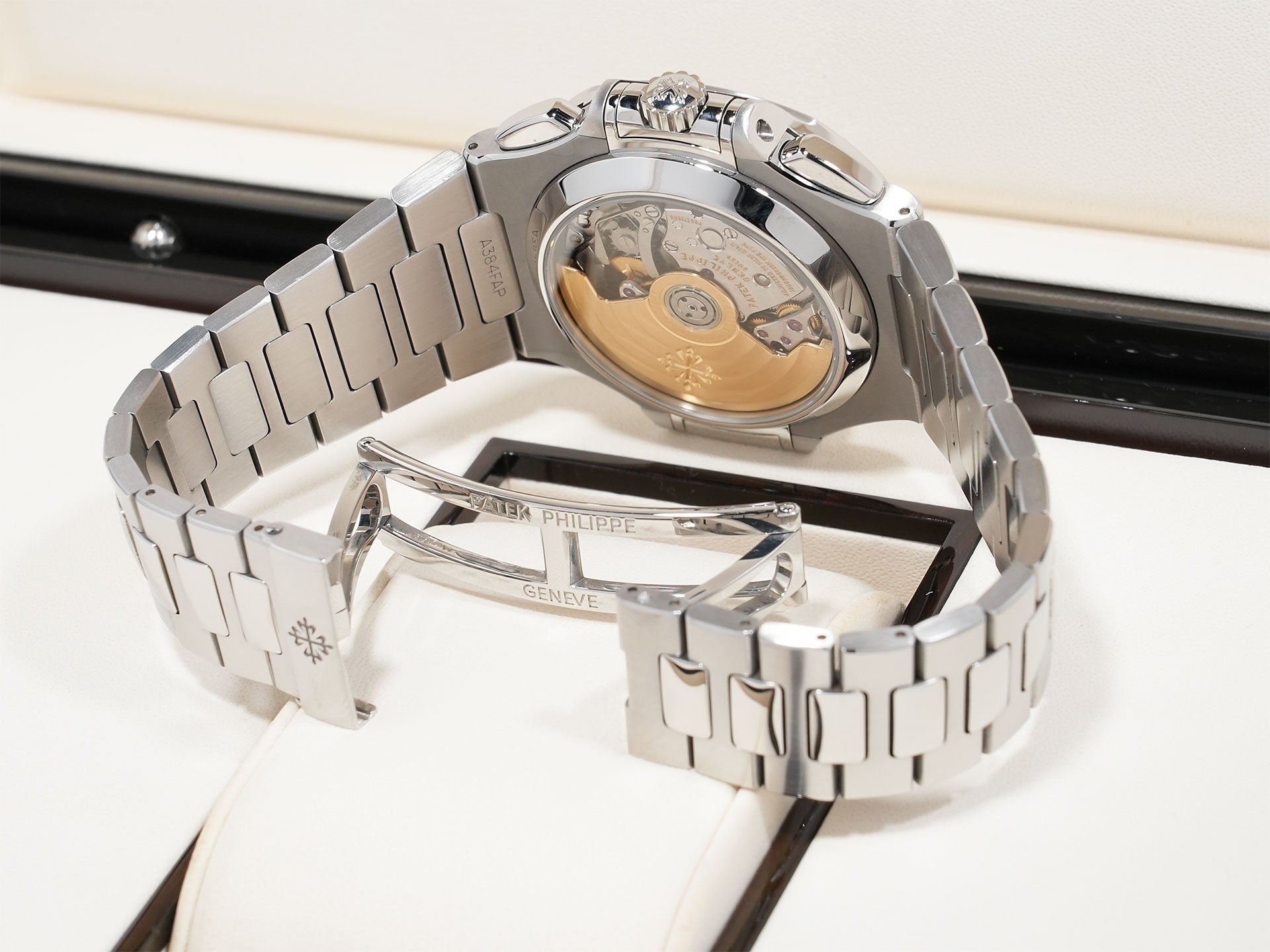 パテックフィリップ ノーチラス クロノグラフ Ref.5980/1A-019 ステンレススチール ホワイト文字盤 中古 a4y5qm3e