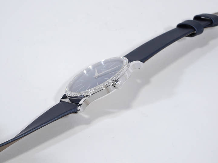 パテックフィリップ カラトラバ Ref.4997/200G-001 ホワイトゴールド ギヨシェ装飾のラック塗装ミッドナイトブルー文字盤 未使用 33p46uyy