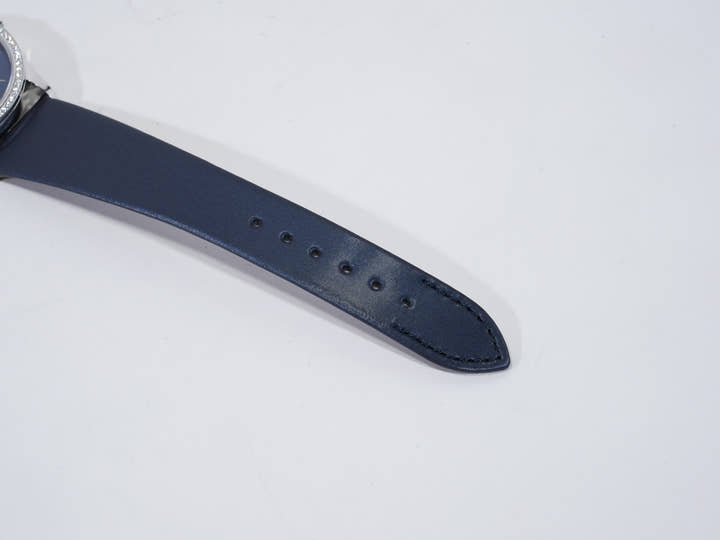 パテックフィリップ カラトラバ Ref.4997/200G-001 ホワイトゴールド ギヨシェ装飾のラック塗装ミッドナイトブルー文字盤 未使用 33p46uyy