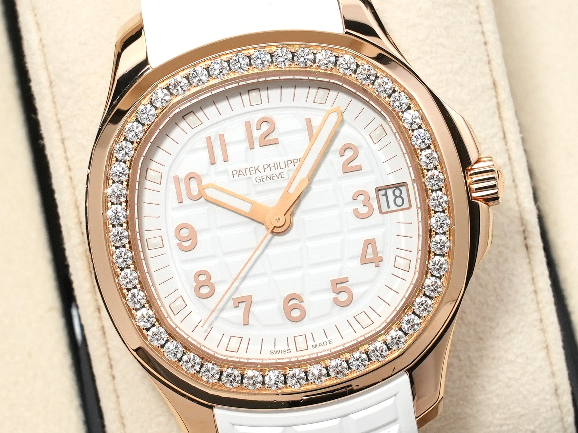 Patek Philippe Aquanaut Ref. 5268/200R-001 Rose Gold White Dial Excellent Condition ib4pfqmv