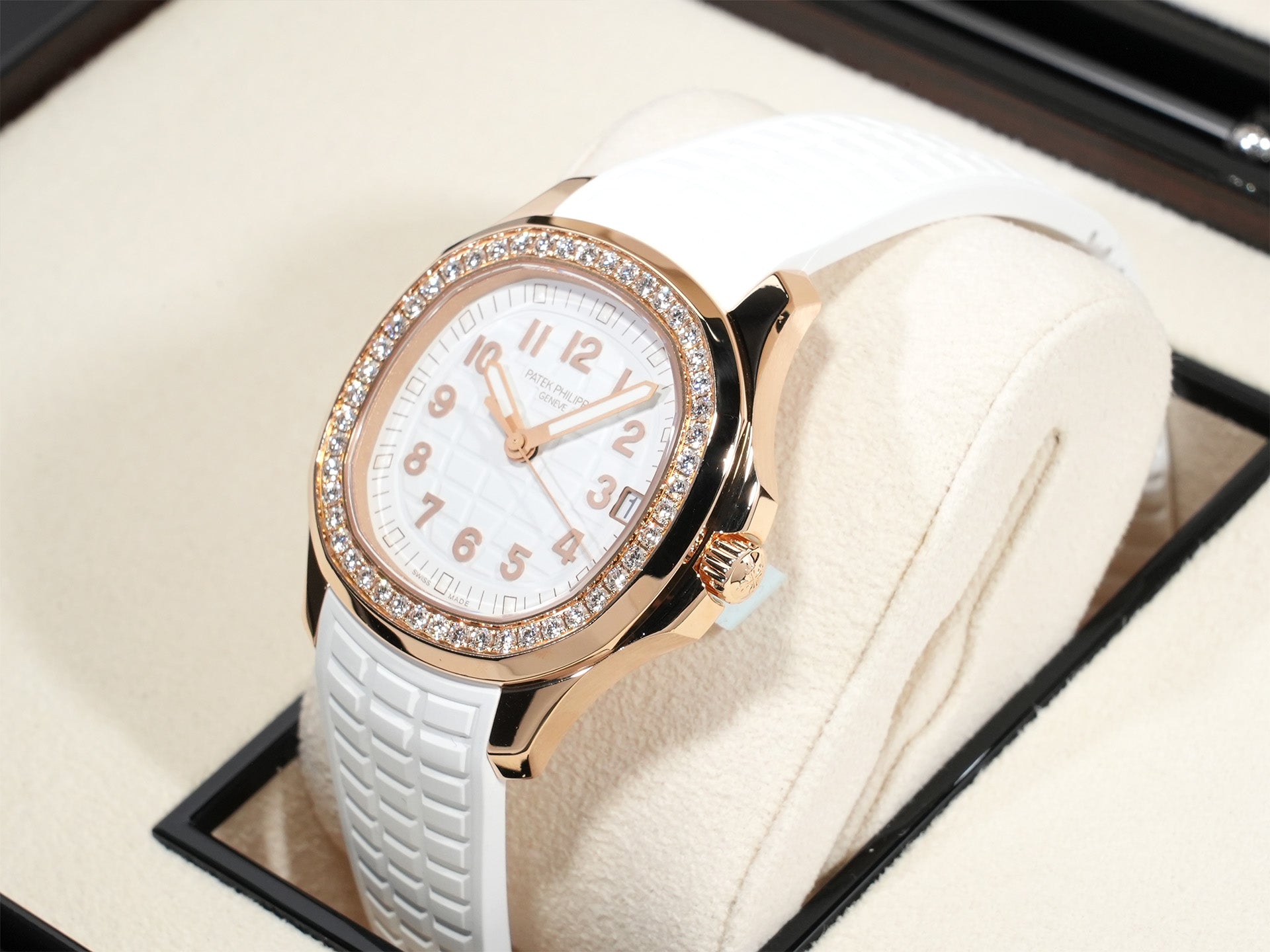 Patek Philippe Aquanaut Ref. 5268/200R-001 Rose Gold White Dial Excellent Condition ib4pfqmv