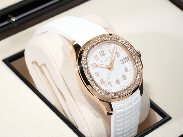 Patek Philippe Aquanaut Ref. 5268/200R-001 Rose Gold White Dial Excellent Condition ib4pfqmv