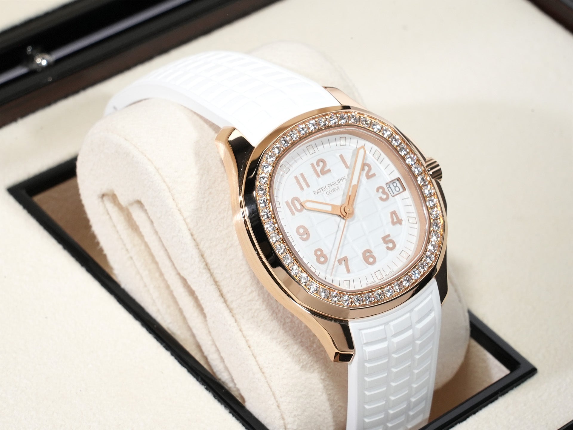 Patek Philippe Aquanaut Ref. 5268/200R-001 Rose Gold White Dial Excellent Condition ib4pfqmv