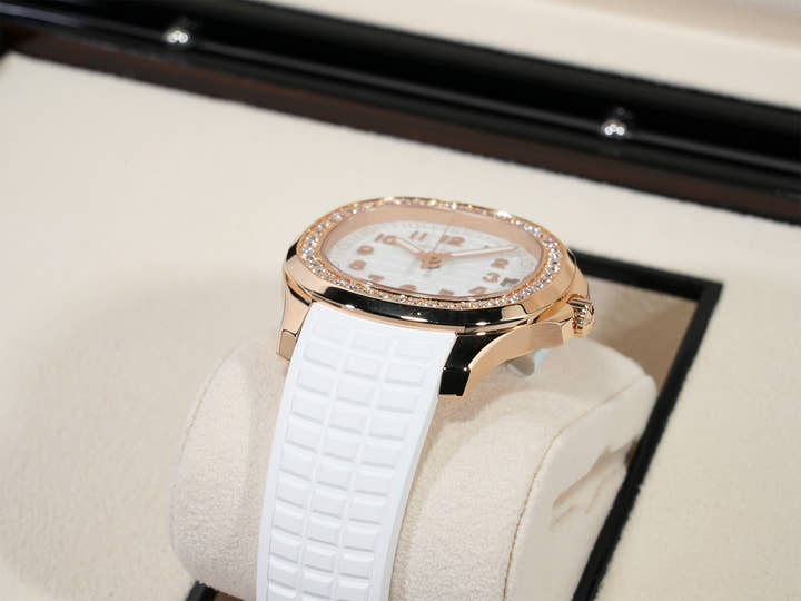 Patek Philippe Aquanaut Ref. 5268/200R-001 Rose Gold White Dial Excellent Condition ib4pfqmv