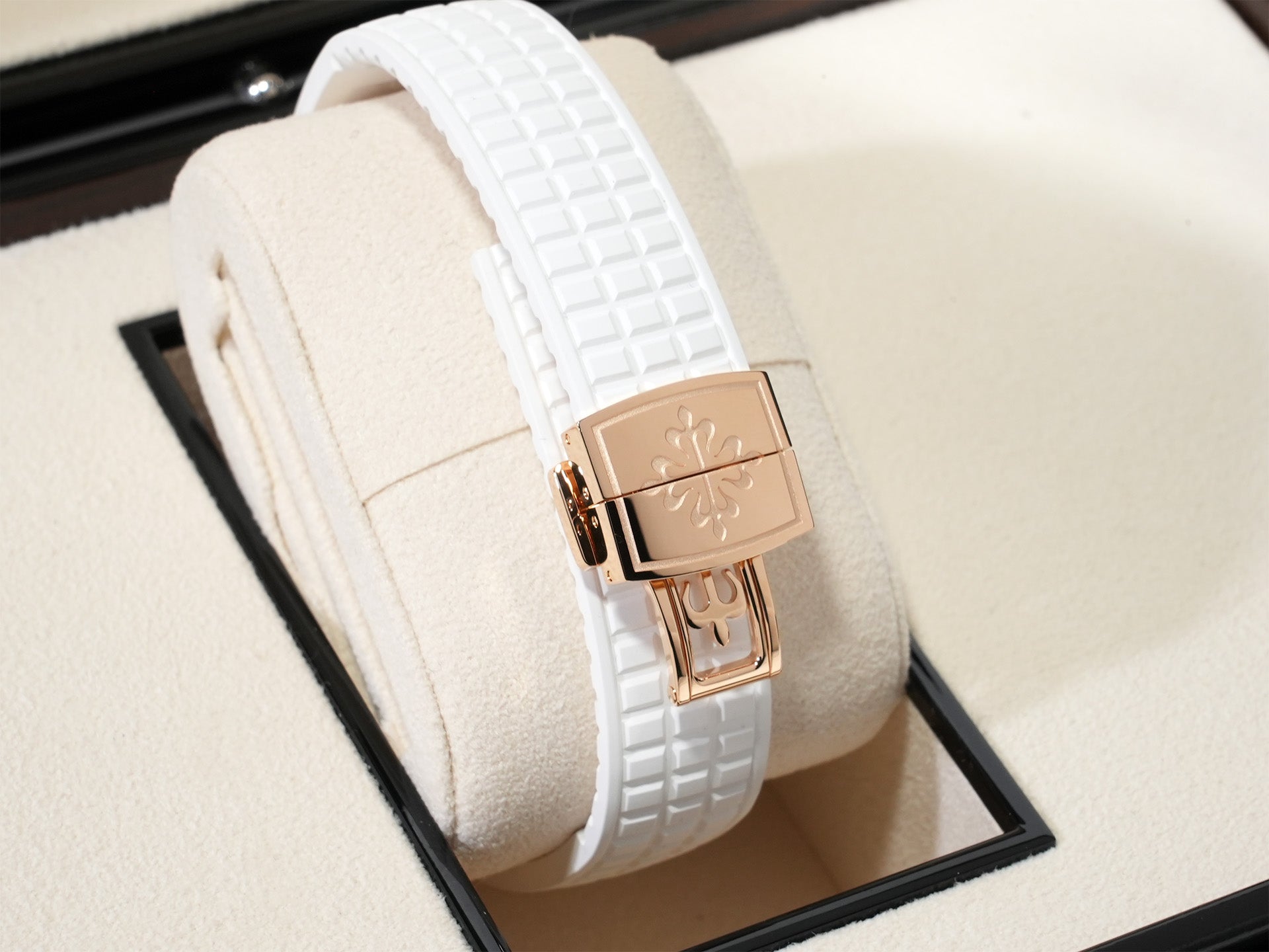 Patek Philippe Aquanaut Ref. 5268/200R-001 Rose Gold White Dial Excellent Condition ib4pfqmv