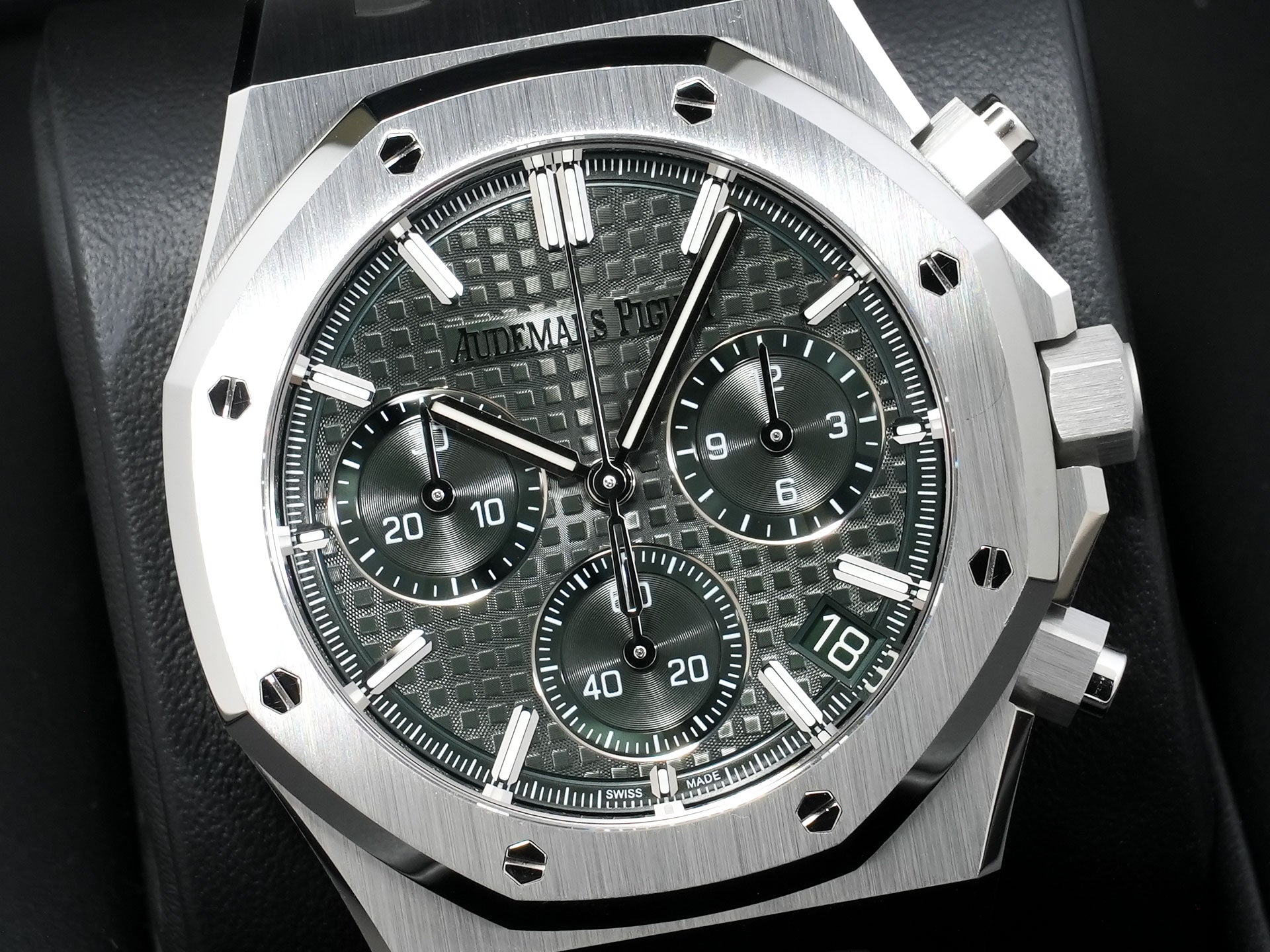 オーデマピゲ ロイヤルオーク クロノグラフ Ref.26240ST.OO.1320ST.08 ステンレススチール カーキグリーン文字盤 美品 53o2af6m