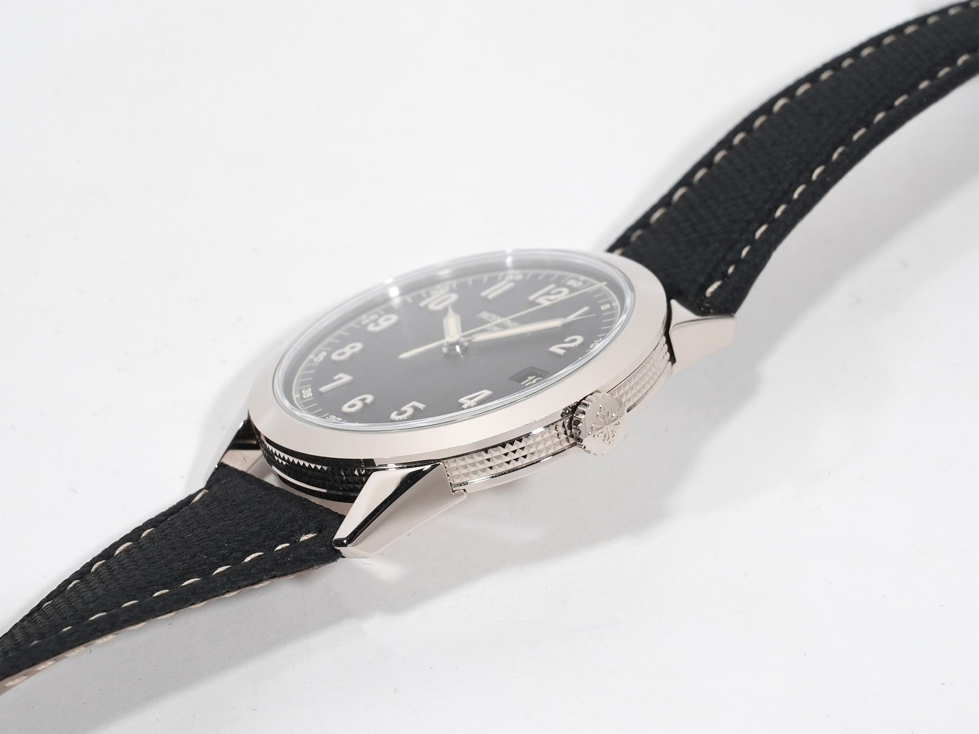 パテックフィリップ カラトラバ Ref.5226G-001 ホワイトゴールド ブラックグラデーションのテクスチャード ラック アントラサイト文字盤 中古 x2wrb2zm