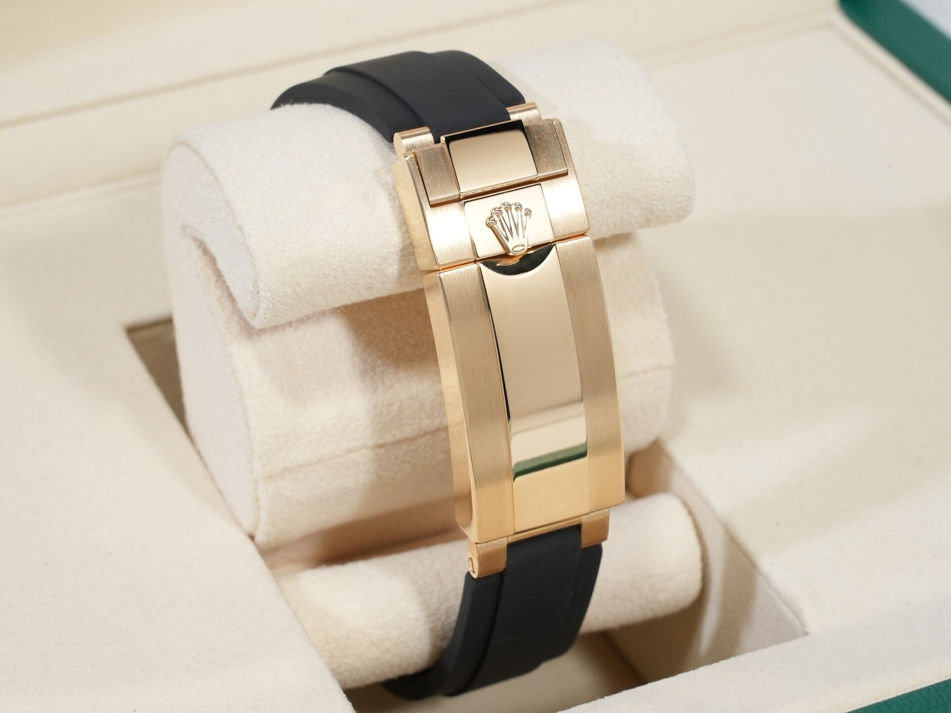 ロレックス デイトナ Ref.126518LN イエローゴールド ブライトブラックxゴールデンx8Pダイヤ文字盤 未使用 ic4ussz5