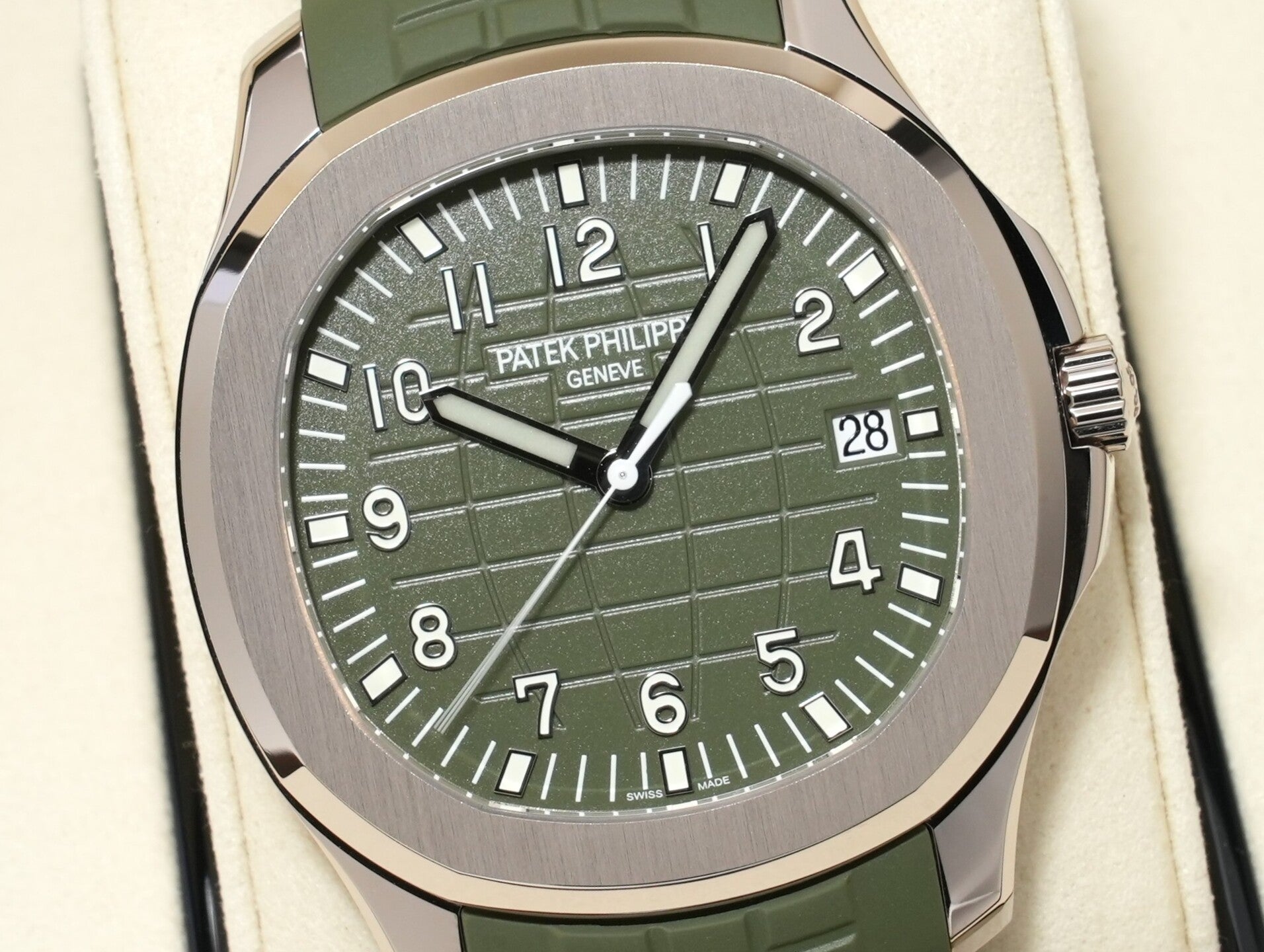 パテックフィリップ アクアノート Ref.5168G-010 ホワイトゴールド カーキグリーン文字盤 未使用 79xrg7ue