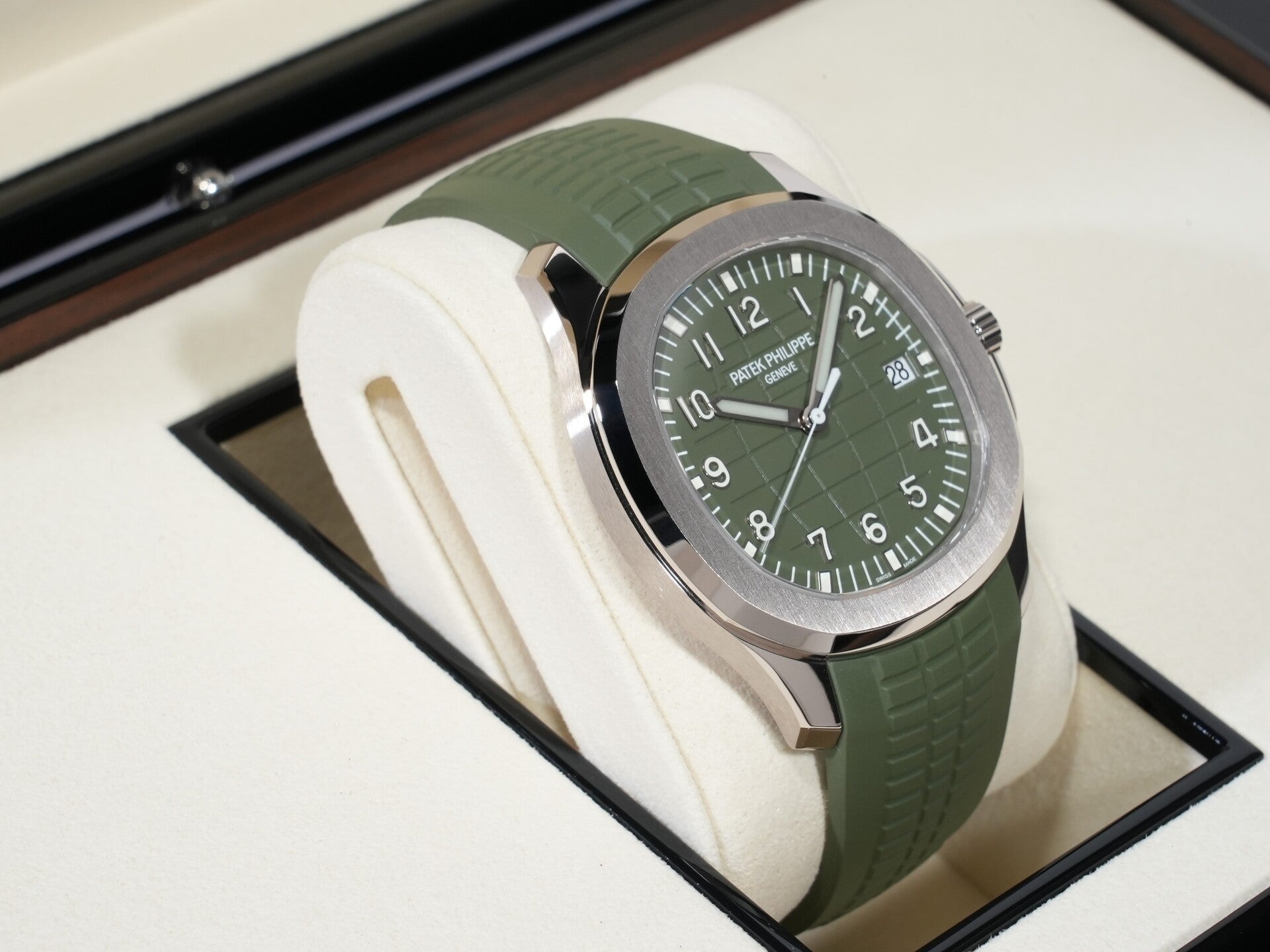 パテックフィリップ アクアノート Ref.5168G-010 ホワイトゴールド カーキグリーン文字盤 未使用 79xrg7ue