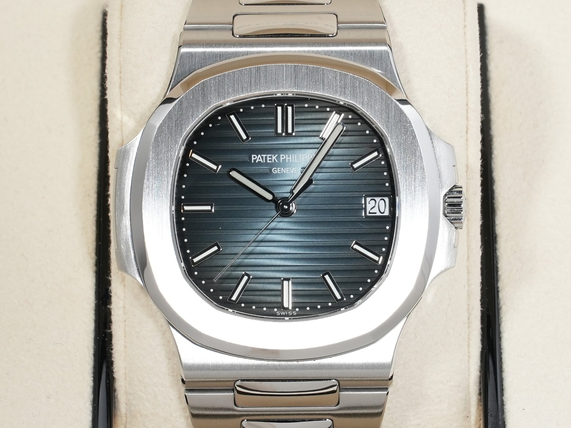 パテックフィリップ ノーチラス Ref.5711/1A-010 ステンレススチール ブルー文字盤 美中古 rcw9zgxt