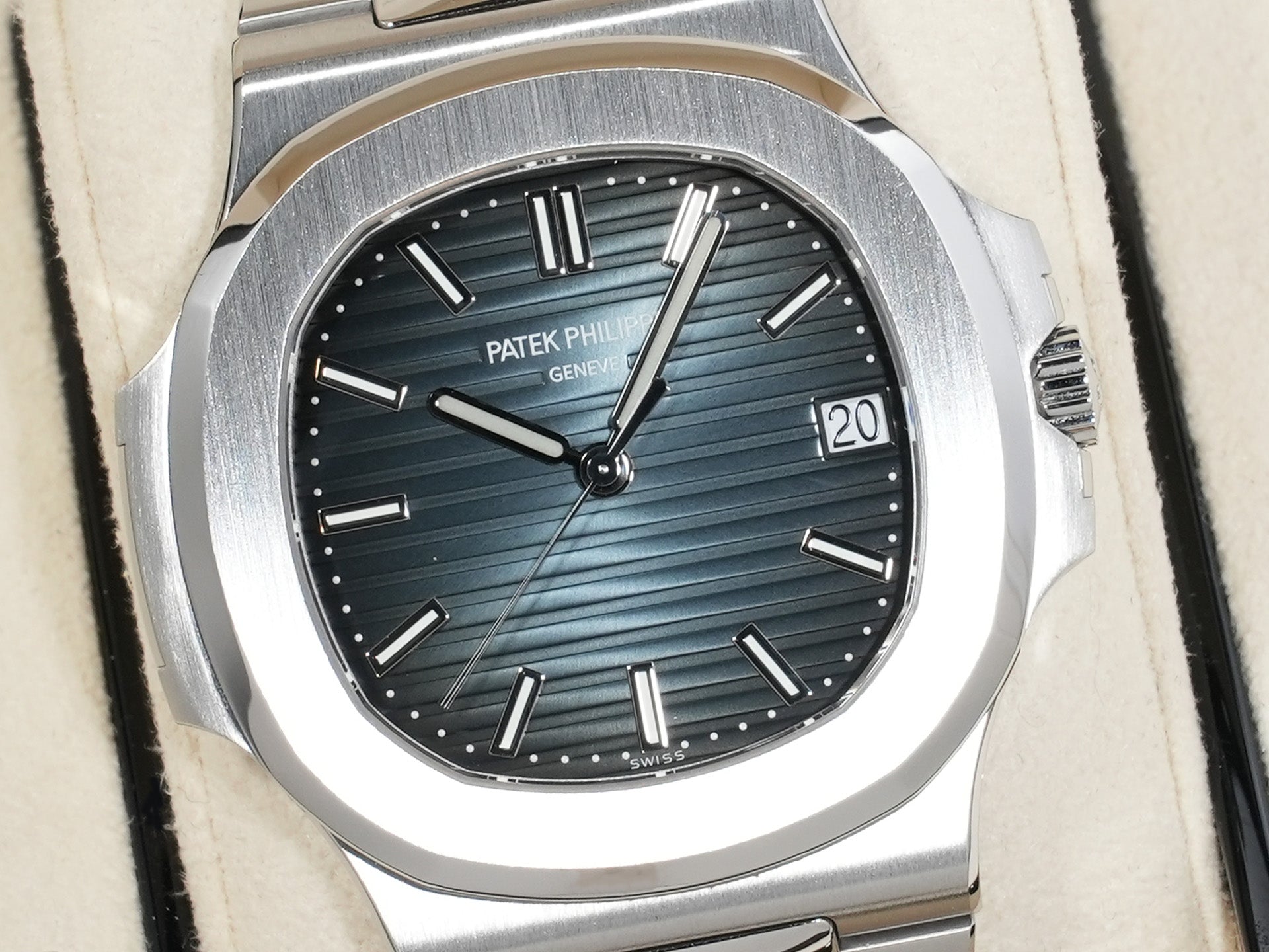 パテックフィリップ ノーチラス Ref.5711/1A-010 ステンレススチール ブルー文字盤 美中古 rcw9zgxt