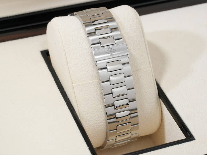 パテックフィリップ ノーチラス Ref.5711/1A-010 ステンレススチール ブルー文字盤 美中古 rcw9zgxt