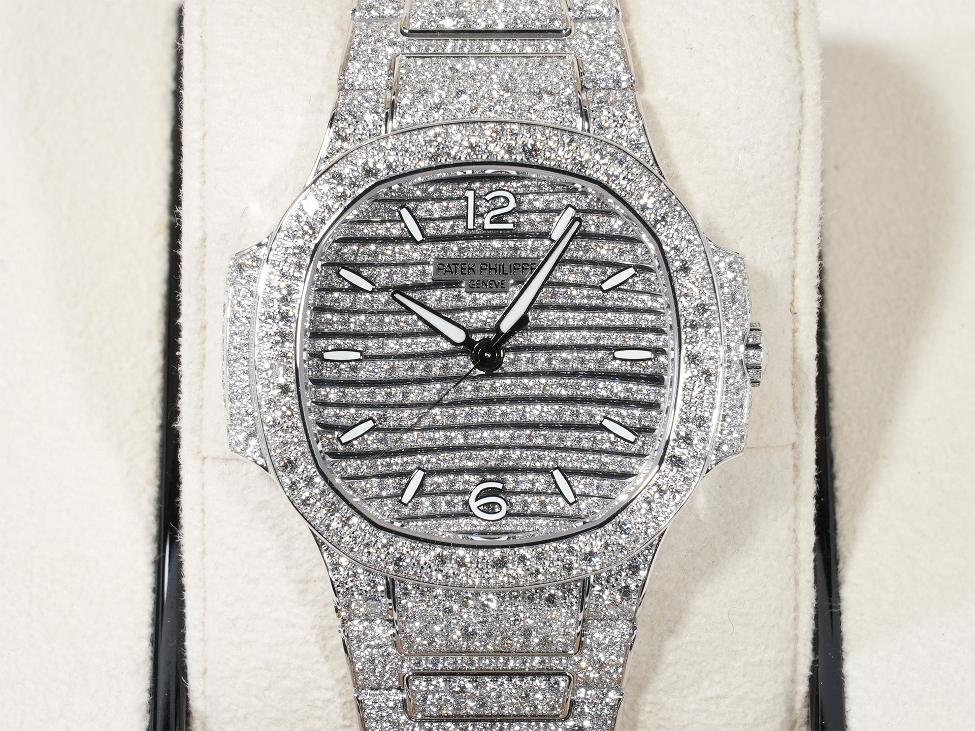 パテックフィリップ ノーチラス Ref.7118/1450G-001 ホワイトゴールド ダイヤモンド文字盤 極美品 ez7qgwdm