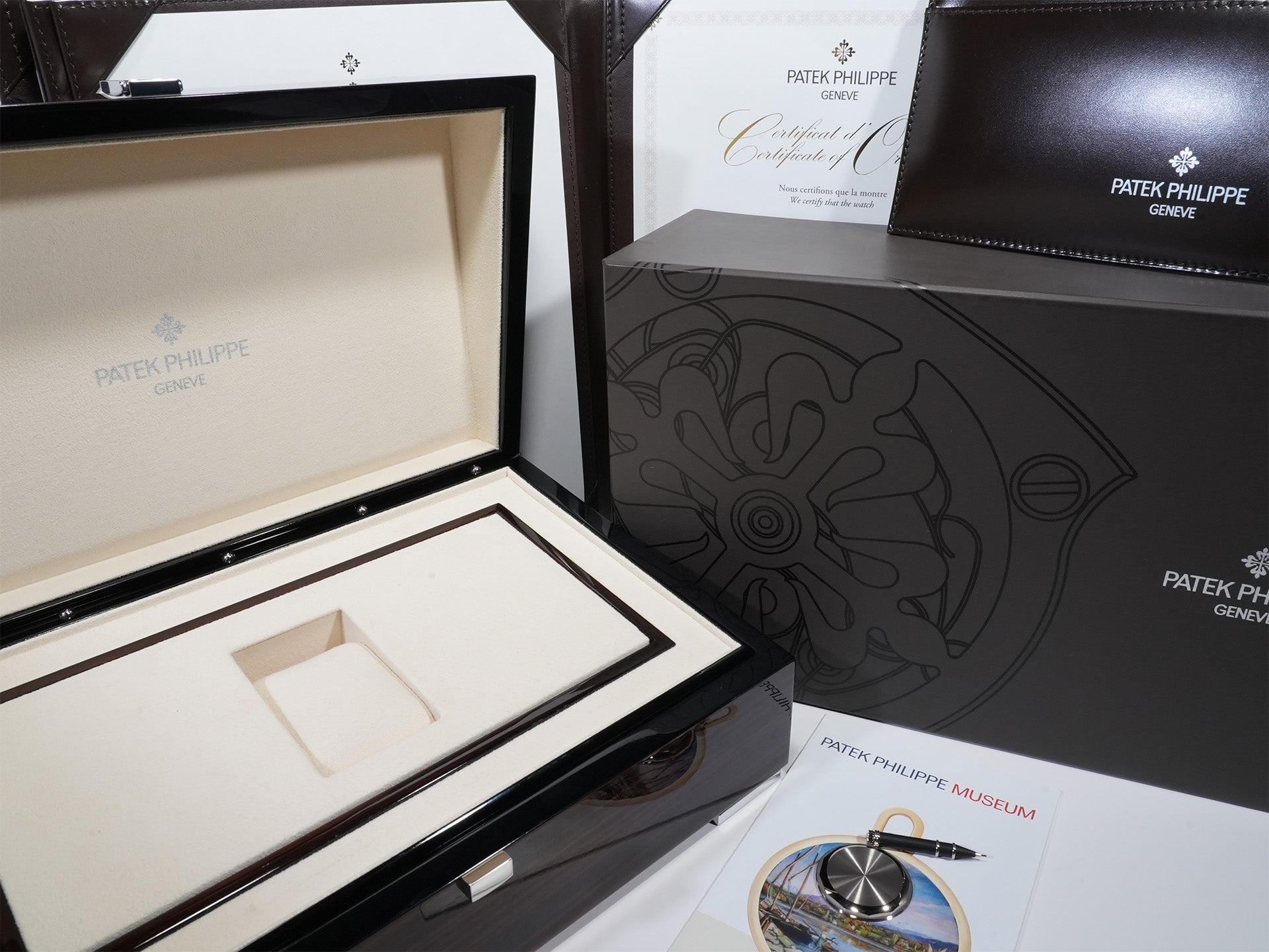 パテックフィリップ パーペチュアルカレンダー スプリットセコンド クロノグラフ Ref.5204G-001 ホワイトゴールド オリーブグリーンソレイユ文字盤 極美品 znbcu9t9