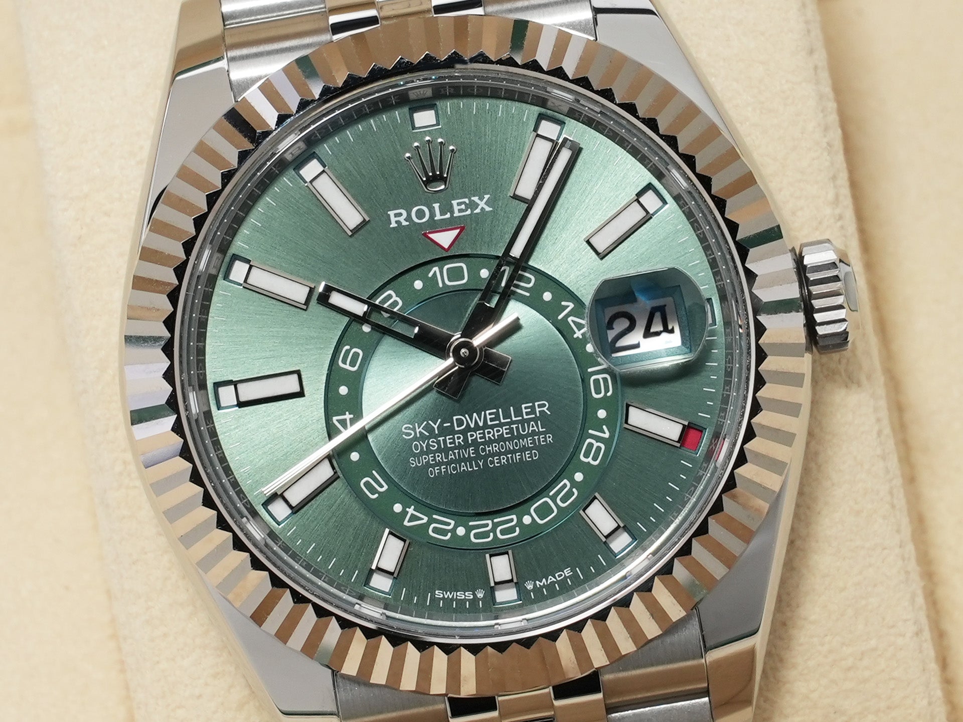 Rolex Sky-Dweller Ref.336934 Stainless Steel/White Gold Mint Green Dial Jubilee Bracelet Excellent Condition uz6k9xon