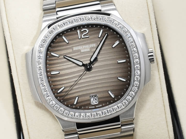 Patek Philippe Nautilus Ref. 7118/1200A-011 Stainless Steel Gray Opaline Dial Unused ot7h2q23
