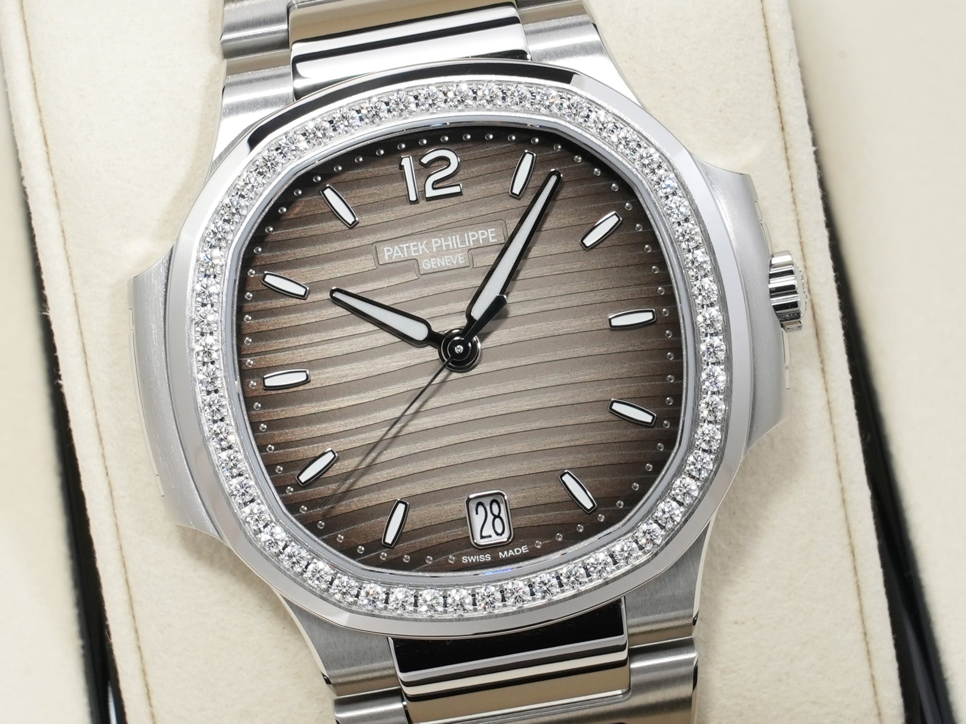 Patek Philippe Nautilus Ref. 7118/1200A-011 Stainless Steel Gray Opaline Dial Unused ot7h2q23