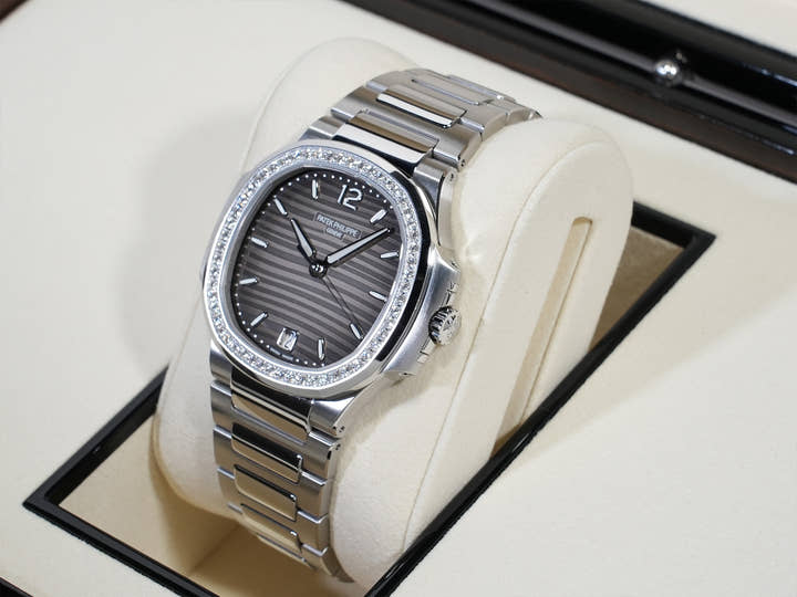Patek Philippe Nautilus Ref. 7118/1200A-011 Stainless Steel Gray Opaline Dial Unused ot7h2q23