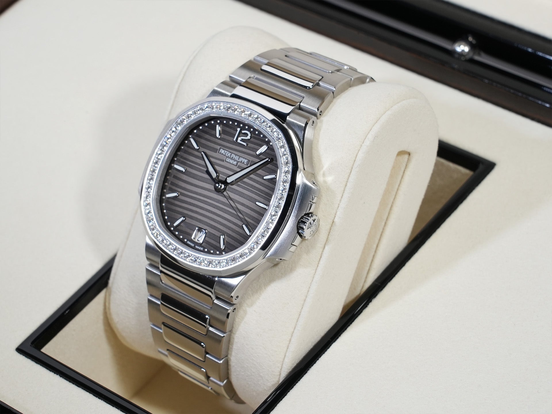 Patek Philippe Nautilus Ref. 7118/1200A-011 Stainless Steel Gray Opaline Dial Unused ot7h2q23