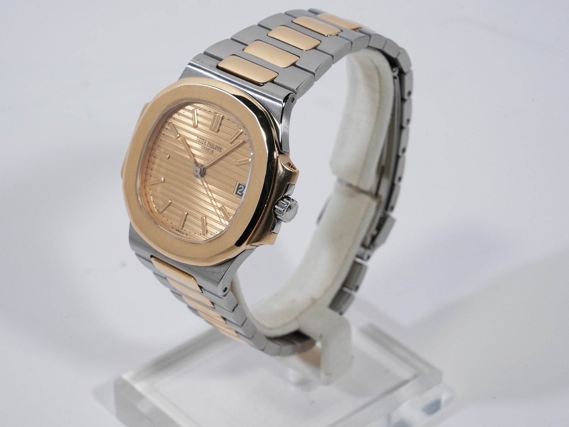 Patek Philippe Nautilus Ref. 3800/1JA Stainless Steel/Yellow Gold Champagne Dial Used c57cxbmq