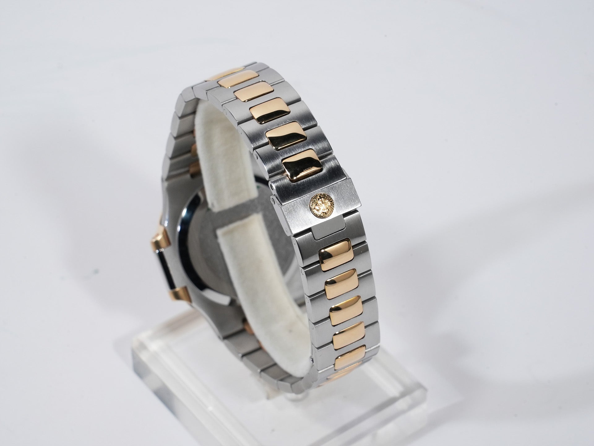 Patek Philippe Nautilus Ref. 3800/1JA Stainless Steel/Yellow Gold Champagne Dial Used c57cxbmq