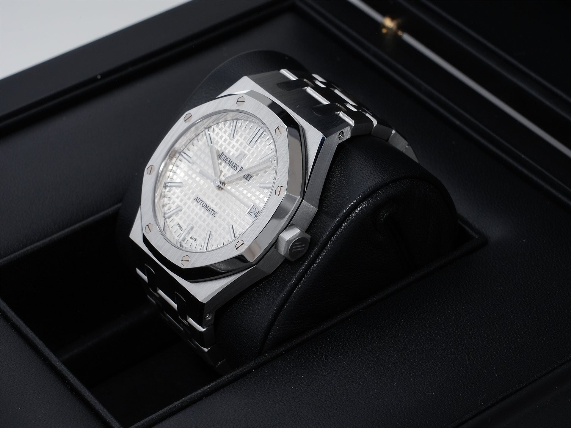 Audemars Piguet Royal Oak Ref.15450ST.OO.1256ST.01 Stainless Steel Silver Dial Excellent Condition 3bzmjgaa