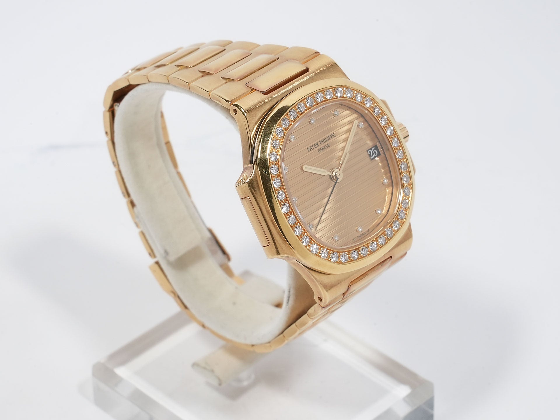Patek Philippe Nautilus Ref. 3800/3J-012 Yellow Gold Champagne 11P Diamond Dial Used 5akxqmt2