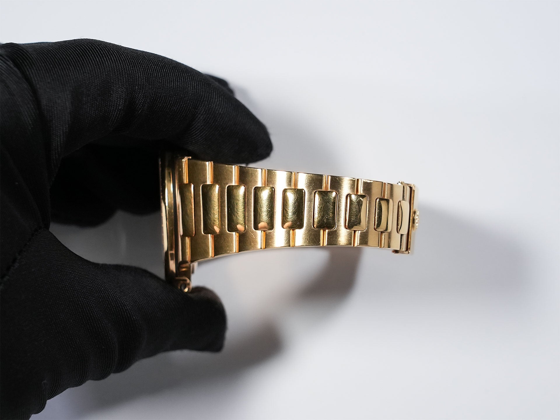 Patek Philippe Nautilus Ref. 3800/3J-012 Yellow Gold Champagne 11P Diamond Dial Used 5akxqmt2