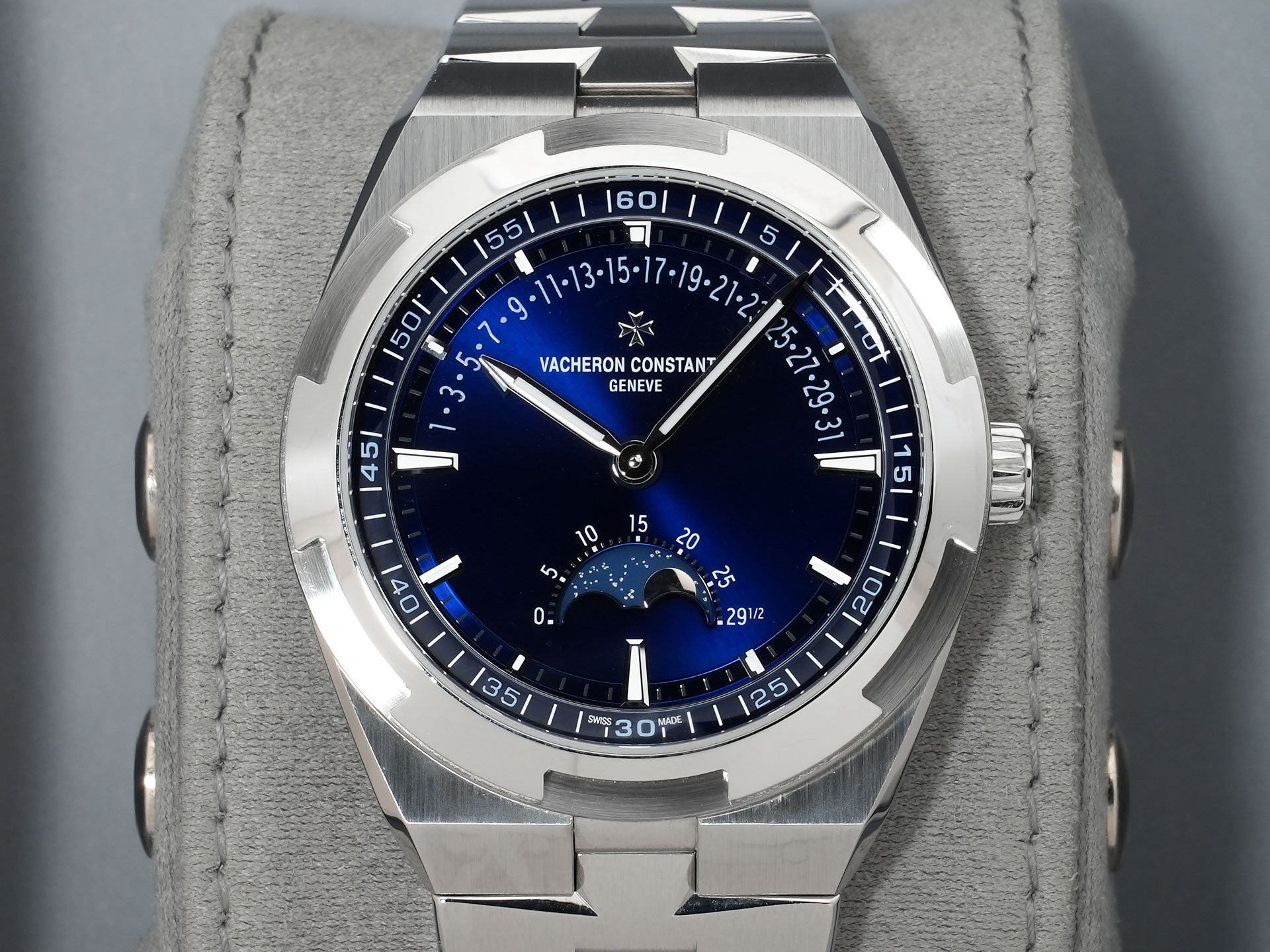 ヴァシュロンコンスタンタン オーヴァーシーズ ムーンフェイズ レトログラード デイト Ref.4000V/210A-B911 ステンレススチール ブルー文字盤 中古 i55wticm