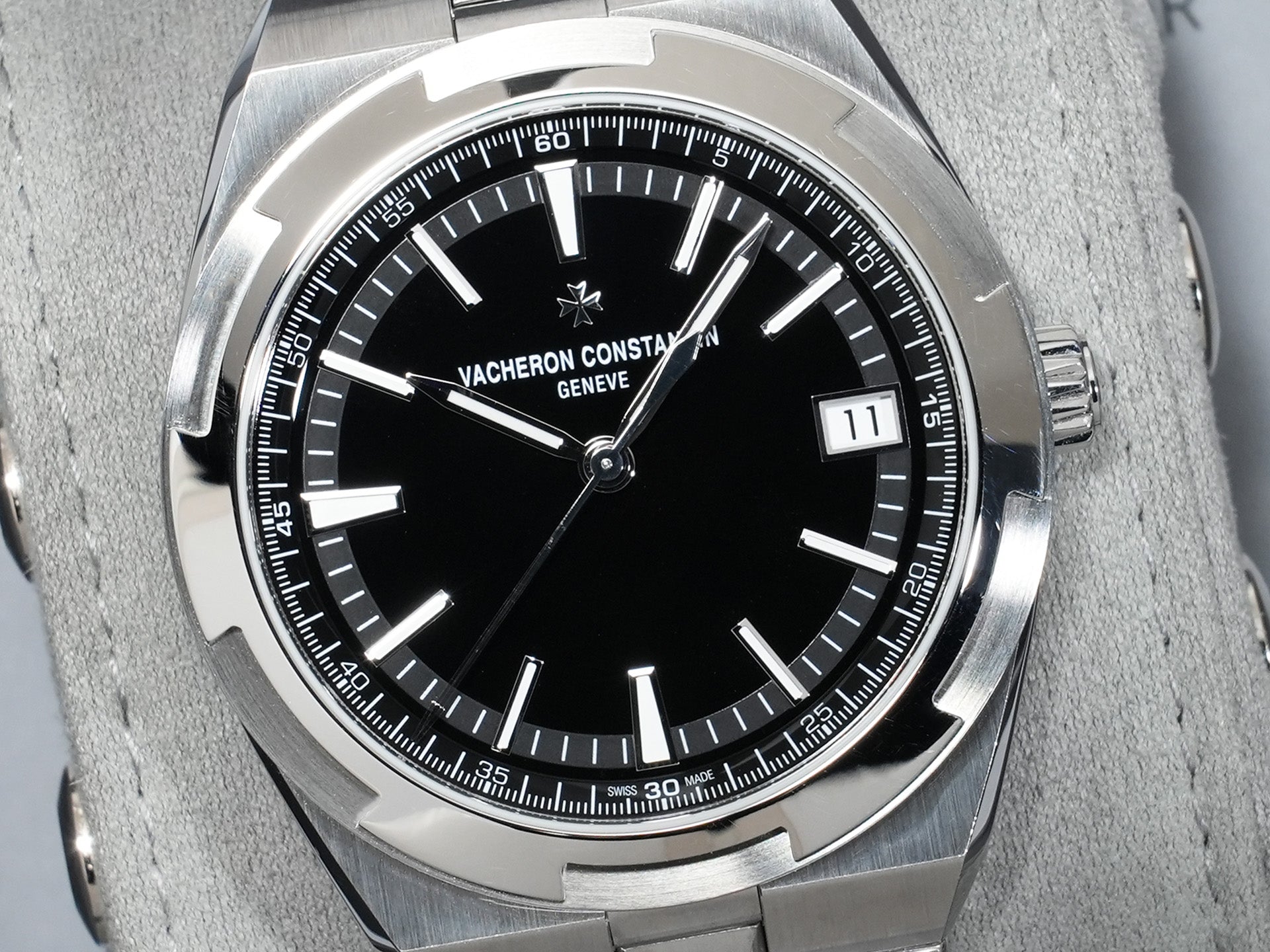 ヴァシュロンコンスタンタン オーヴァーシーズ オートマティック Ref.4520V/210A-B483 ステンレススチール ブラック文字盤 美中古 grz3z5eh