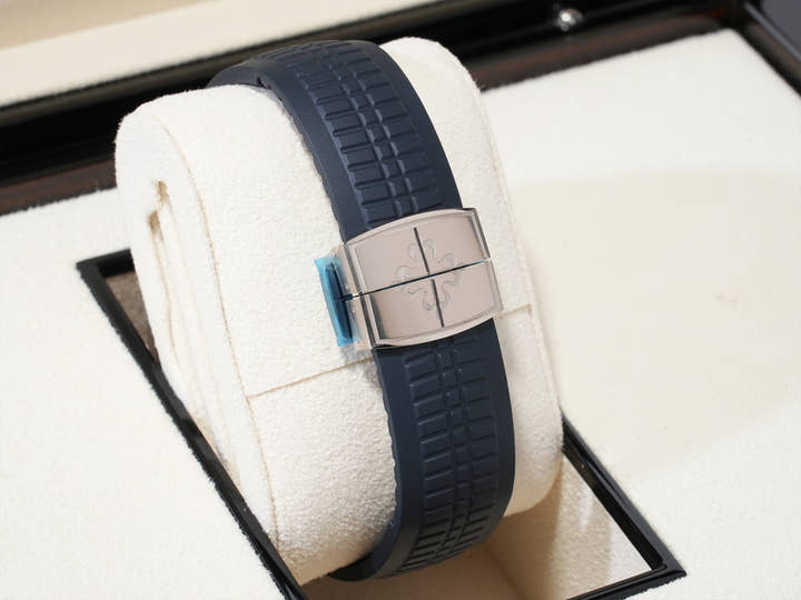 Patek Philippe Aquanaut Ref. 5168G-001 White Gold Midnight Blue Dial Unused 8itqvngd
