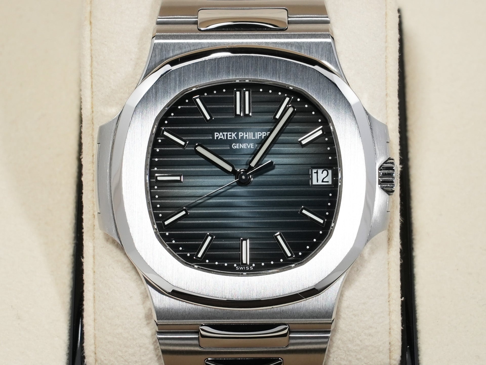 パテックフィリップ ノーチラス Ref.5711/1A-010 ステンレススチール ブルー文字盤 中古 ddve4han