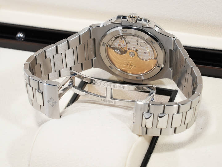 Patek Philippe Nautilus Ref. 5711/1A-010 Stainless Steel Blue Dial Used ddve4han