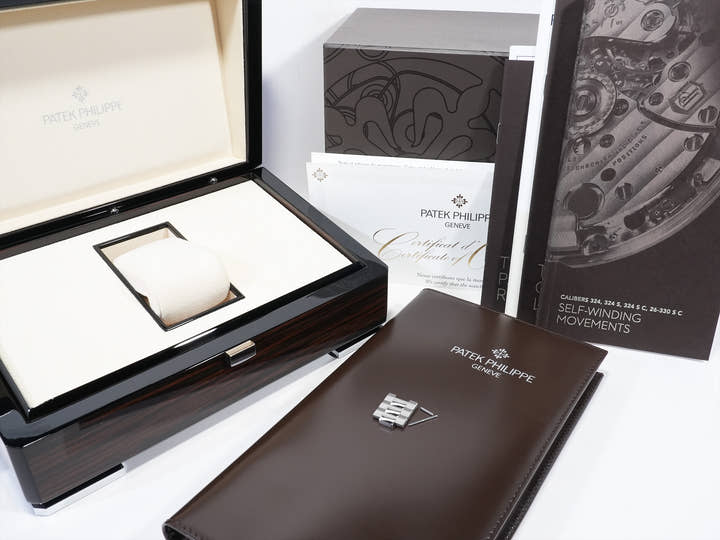 Patek Philippe Nautilus Ref. 5711/1A-010 Stainless Steel Blue Dial Used ddve4han